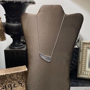 NWOT Single Angel Wing Silver Tone Necklace!